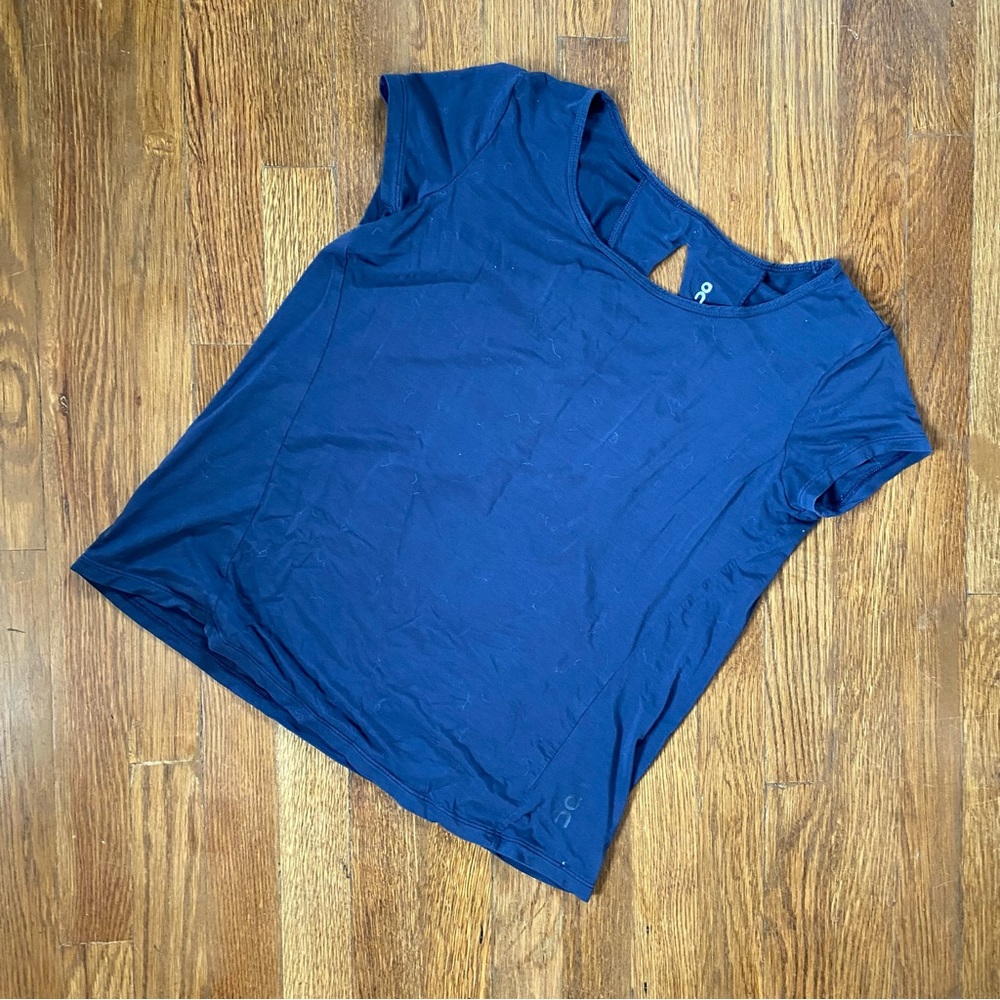 On Women's Active T Breathe - Picture 2 of 5